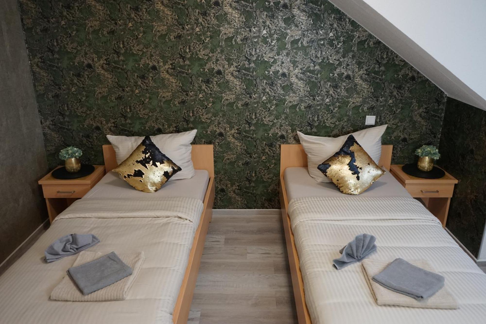 Hotel Hubertushof Lichtenau  Екстер'єр фото